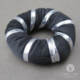 Crystal Ball Cushion Stand (Black)