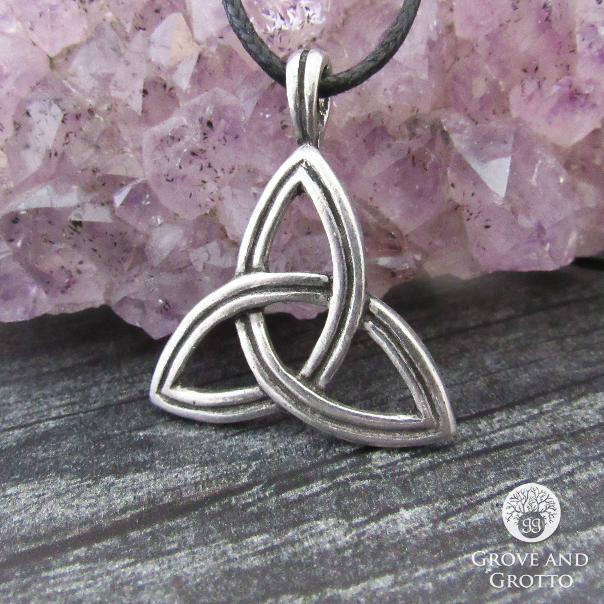 Triquetra amulet top